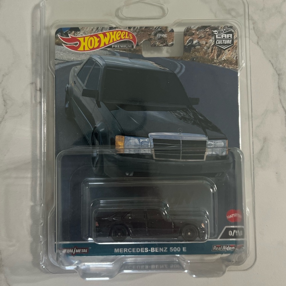 Hot Wheels Premium Car Culture 2023 Canyon Warriors Mercedes-Benz 500 E *CHASE*